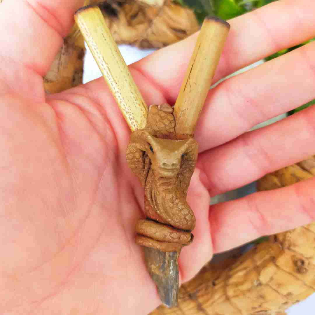 Kuripe Bambu Totem COBRA Amuleto con Pietre potenti Kuripe Totem COBRA Amuleto con Pietre potenti
